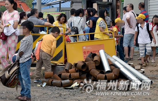 開學首日不少學校周邊“行路難”　家長盼早解決