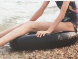 父親曬楊冪舊照:大長腿可不是P的 揭女星珍貴童年照