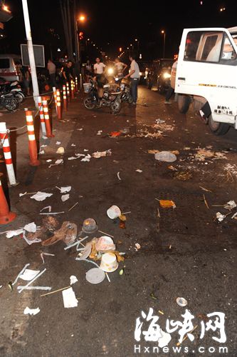 福州光明港路，大排檔留下不少垃圾，骯臟不堪