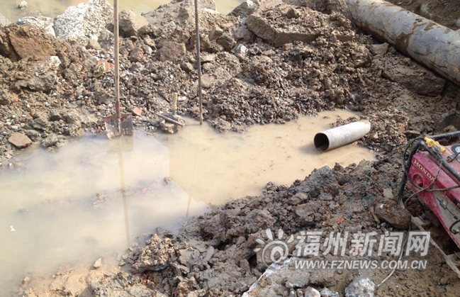 施工頻挖破管道福灣新城停水4天 搶修趕不上破壞