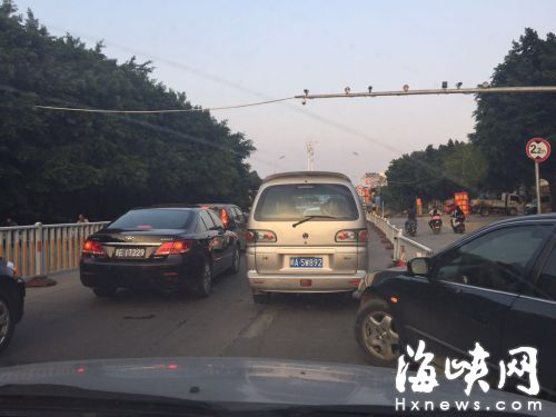 洪塘大橋上街上橋處高峰擁堵　警方呼吁遵守交規