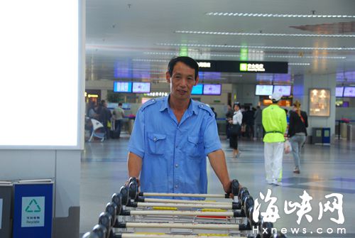 每次撿到錢財(cái)，何師傅都及時(shí)歸還