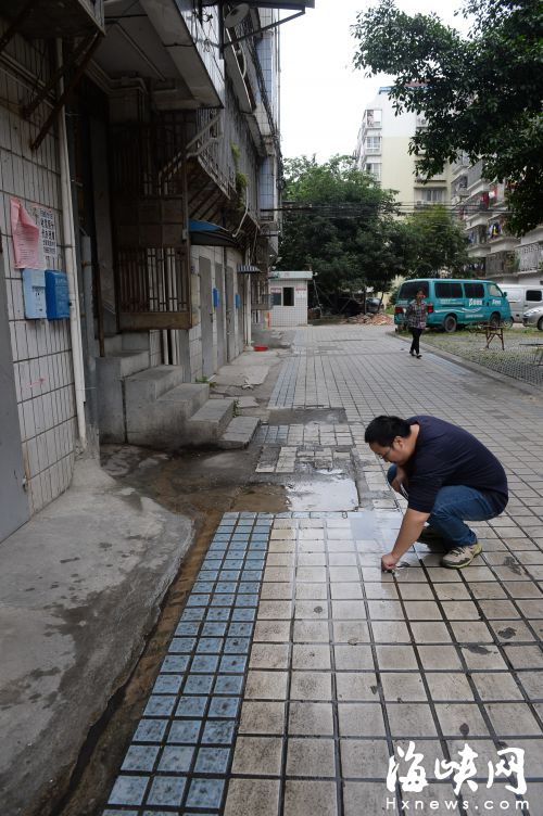 福州一小區地面瓷磚開裂　自來水白流數月無人管