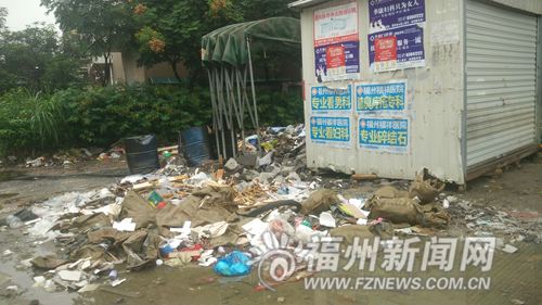福灣新城夏雨苑亂象頻現(xiàn)　居民把電動(dòng)車搬進(jìn)電梯