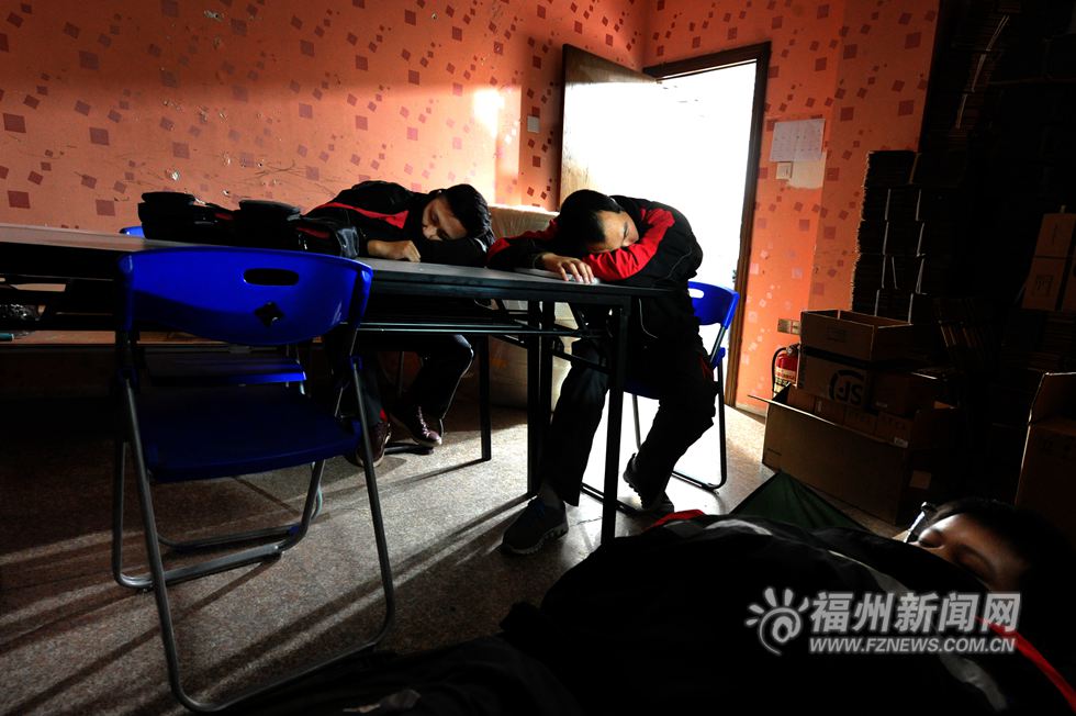 “雙11”榕品牌快遞處理量超160萬件 快遞員忙壞