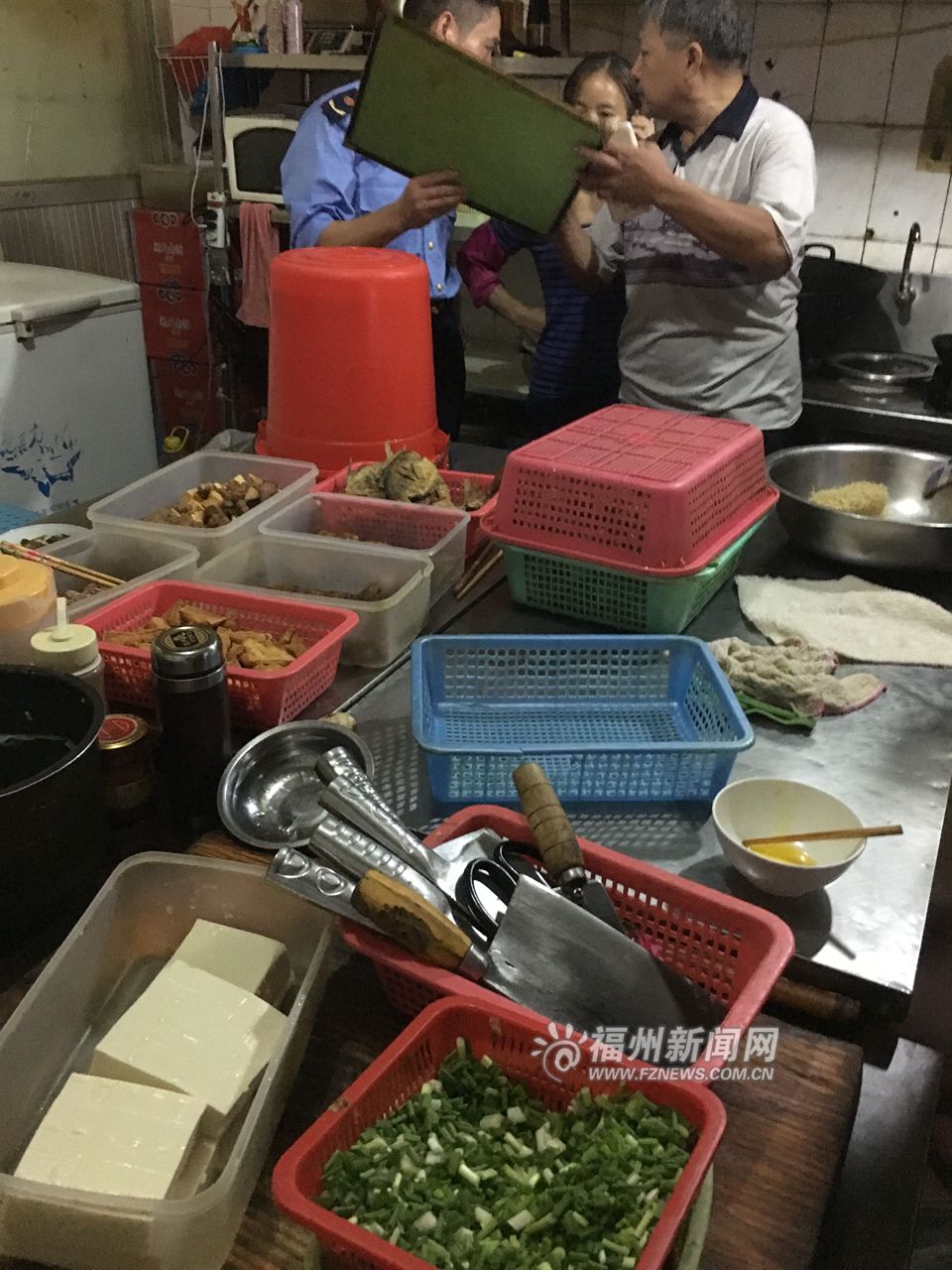 榕多部門突查外賣黑作坊　制餐環境令人觸目驚心