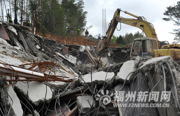 鼓嶺鵝鼻村一處占用園地525㎡違建 被強制拆除