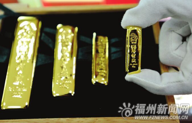 榕城金價達6年來最低水平 市民論斤購買猴年金條