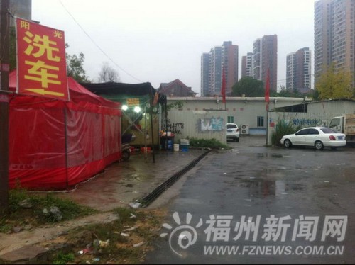 閩侯上街攬香小區外兩處違建　嚴重影響司機視線