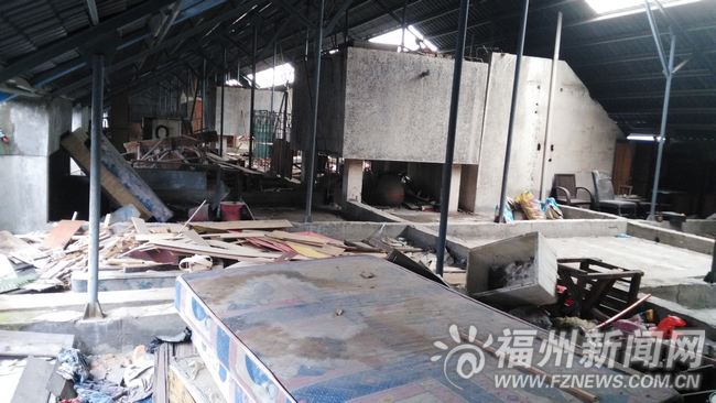 福州不少小區樓頂現消防隱患　天臺種菜亂堆雜物