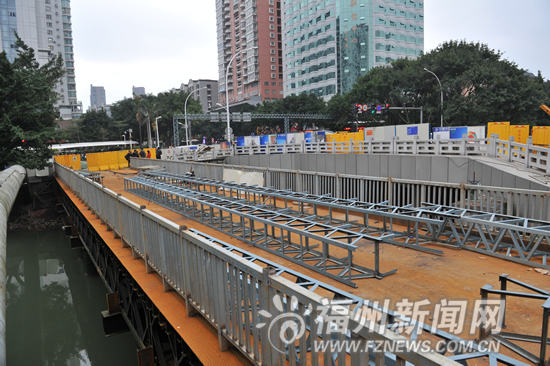 新塔頭路跨晉安河橋?qū)⒎忾]圍擋施工 明年7月完工
