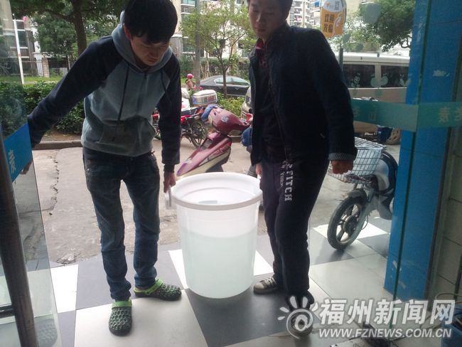 五鳳新區(qū)商戶按時(shí)交費(fèi)卻遭停水　物業(yè)處：已補(bǔ)交