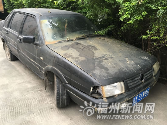 僵尸車“耍賴”占地何時休 交警：可通過110舉報