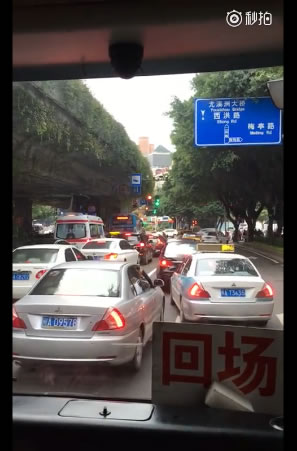 眾車不避讓救護車引發網友熱議　不避讓將被扣分