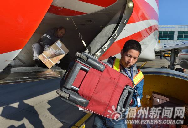 寒潮低溫襲榕　機場“極地”工作人員保障回家路
