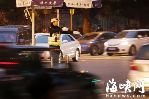春節(jié)期間福州千余交警值守　加班加點保道路暢通