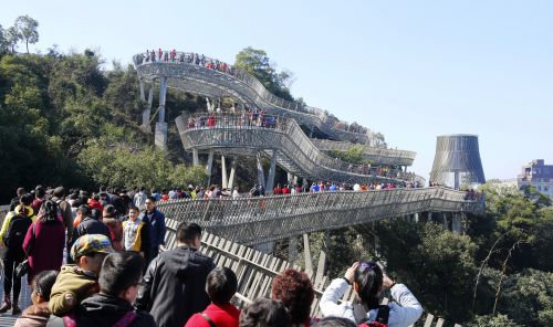 金牛山“福道”試開放人氣爆棚 日均吸引2萬游客