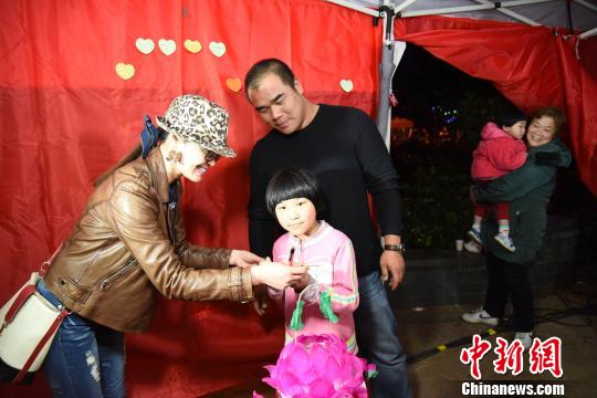臺胞逛2016年福州市元宵燈會　體驗榕城風情(圖)