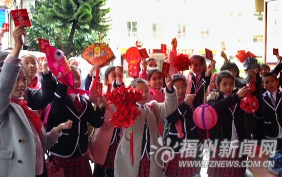 國貨路小學(xué)開學(xué)發(fā)紅包　“免做作業(yè)一次”最受歡迎