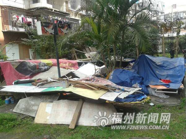 南臺新苑紫竹園小區(qū)綠地遭毀壞　被圈占成停車位