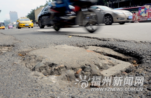 連江南路到處是補丁和坑洼　今年或能“白改黑”