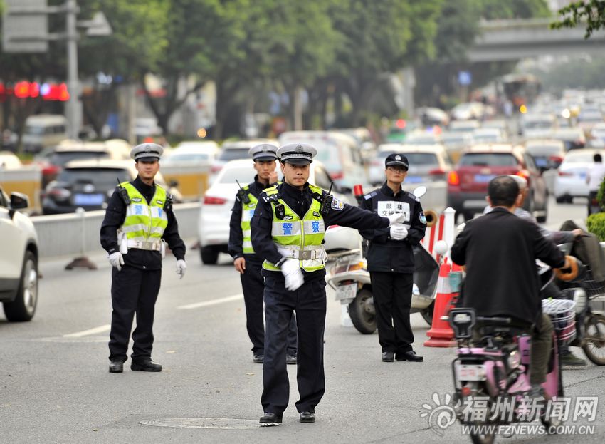 40名騎警二環(huán)路排堵保暢　“空地一體”指揮配合