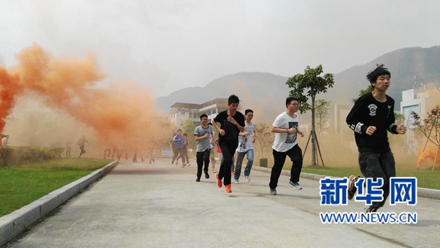 防空警報(bào)響徹榕城上空 銘記福州“淪陷日”(圖)
