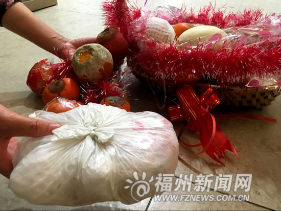記者調(diào)查醫(yī)院周邊多家商店 高級(jí)果籃藏貓膩(圖)