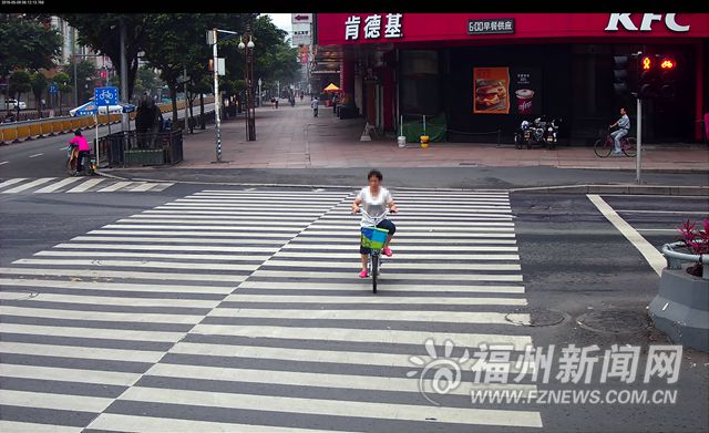福州警方曝光150輛闖紅燈車輛 10輛車濫用遠光燈被罰