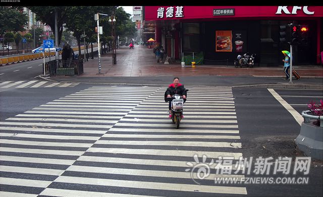 福州警方曝光150輛闖紅燈車輛 10輛車濫用遠光燈被罰