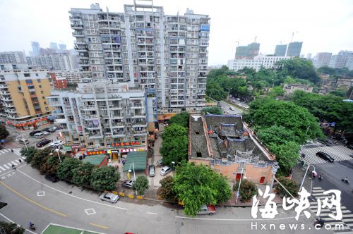 萬侯園小區不少居民希望把錯的“候”字改過來，留住這份記憶