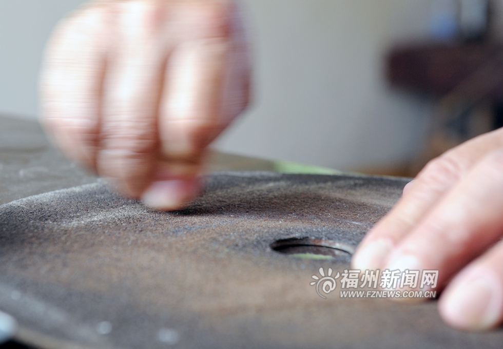 金山公園有位“種荷達人” 流花溪兩岸擬遍種荷花