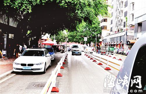 道山路省婦幼醫院門口按車道設置隔離欄