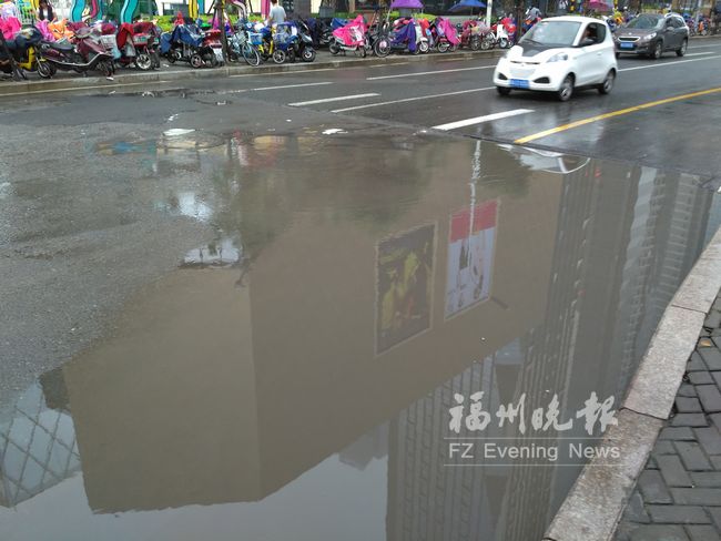 長樂中路和王莊街交接處多積水　路面有多處坑洼