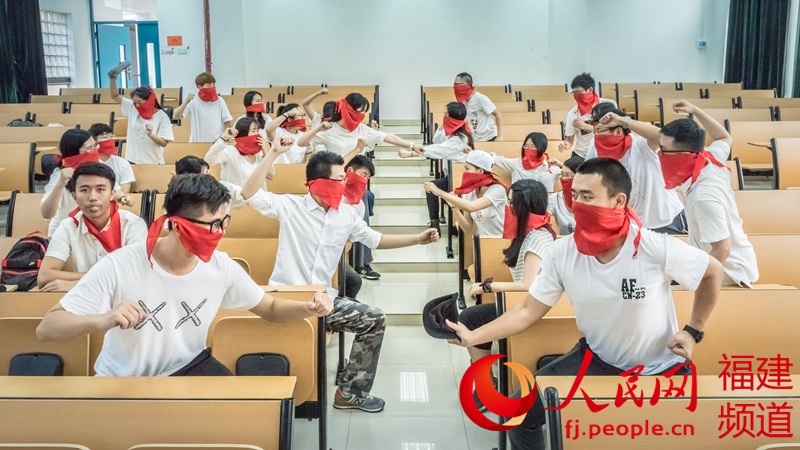 畢業季福州大學學生拍攝畢業照　定格青春致敬成長