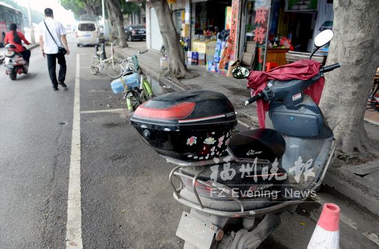 連江南路免費停車位長期被占　辦事車輛無位可停
