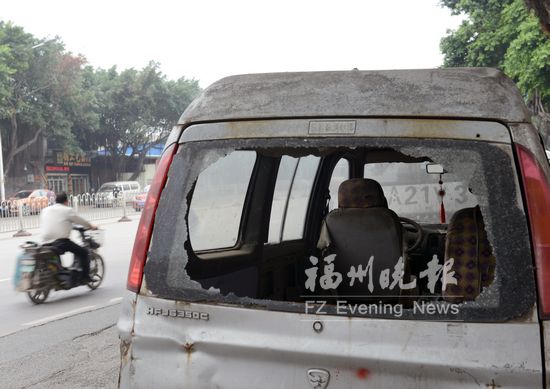 連江南路免費停車位長期被占　辦事車輛無位可停