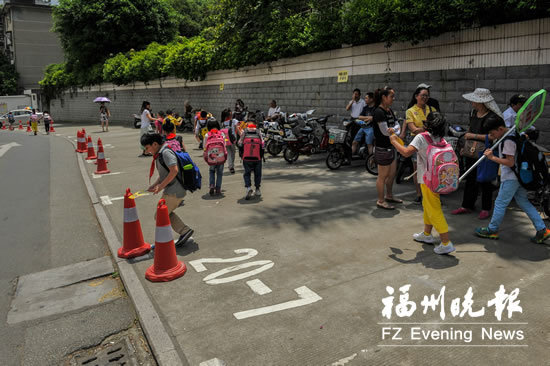 榕優化烏山小學周邊交通　嚴查白馬北路違法停車