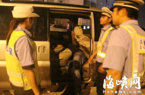 長樂交警查酒駕　醉酒男子耍無賴不接受酒精檢測