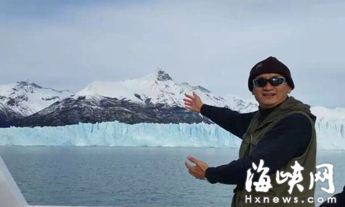 鄭萬水乘船近距離接觸莫雷諾冰川
