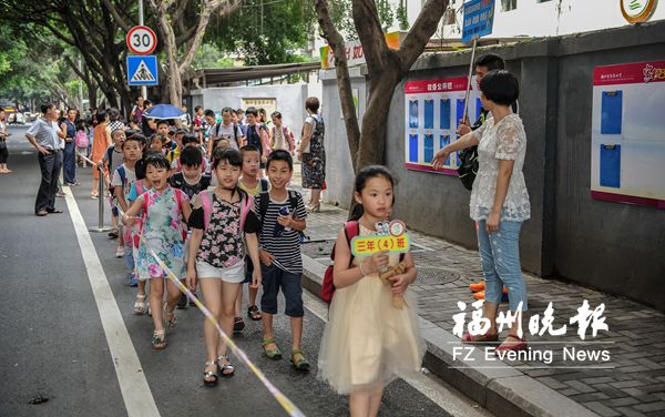 5措施治理溫泉小學堵點 機動車禁停溫泉公園北門