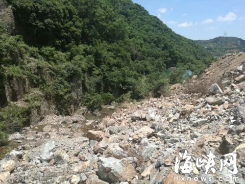 長(zhǎng)樂(lè)山頭遭挖山取土　相關(guān)負(fù)責(zé)人稱(chēng)已取締挖山點(diǎn)