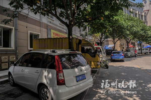 榕城廣場周邊亂停車現象嚴重　周邊居民出行不便