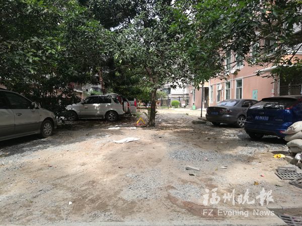 福興花園車位少部分業主毀綠停車　影響鄰里和諧