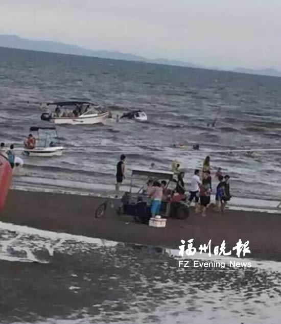 長樂一越野車停沙灘被海水淹沒　快艇海上