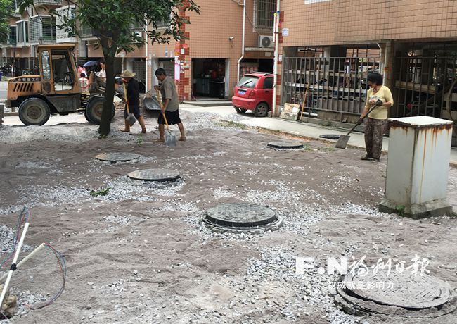 福興花園二期部分業(yè)主集資　綠化帶改建成停車場
