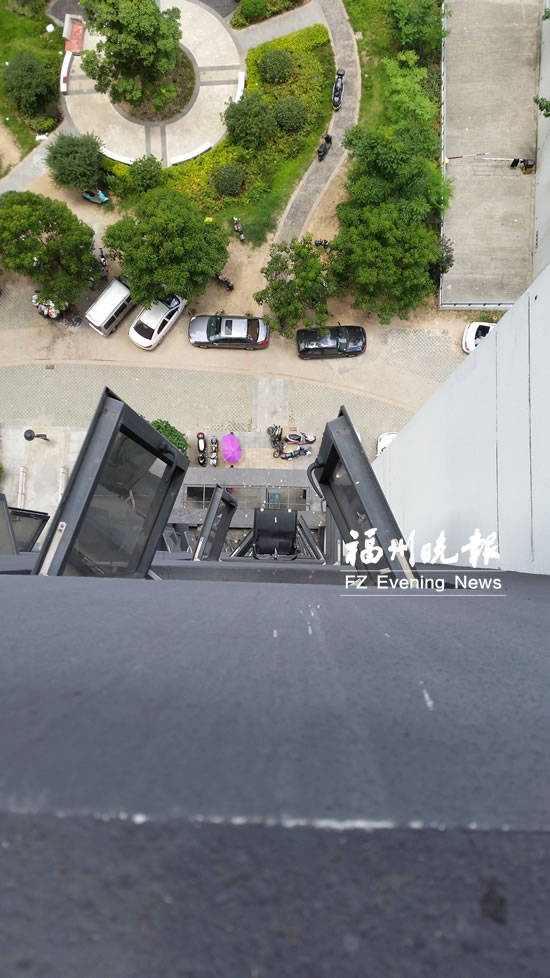 榕一男子砍傷3名舍友后跳樓身亡 疑因口角引沖突