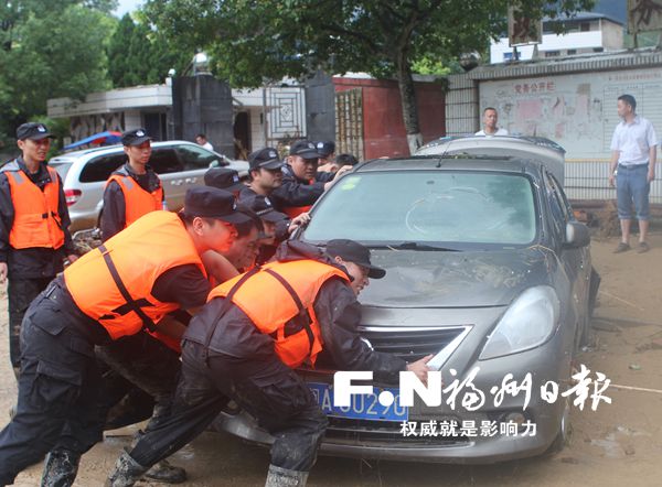 閩清、永泰告急　風(fēng)雨中他們是群眾最堅(jiān)強(qiáng)的依靠