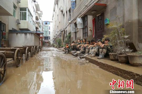 “尼伯特”災區重建：感動福建的年輕面孔(組圖)