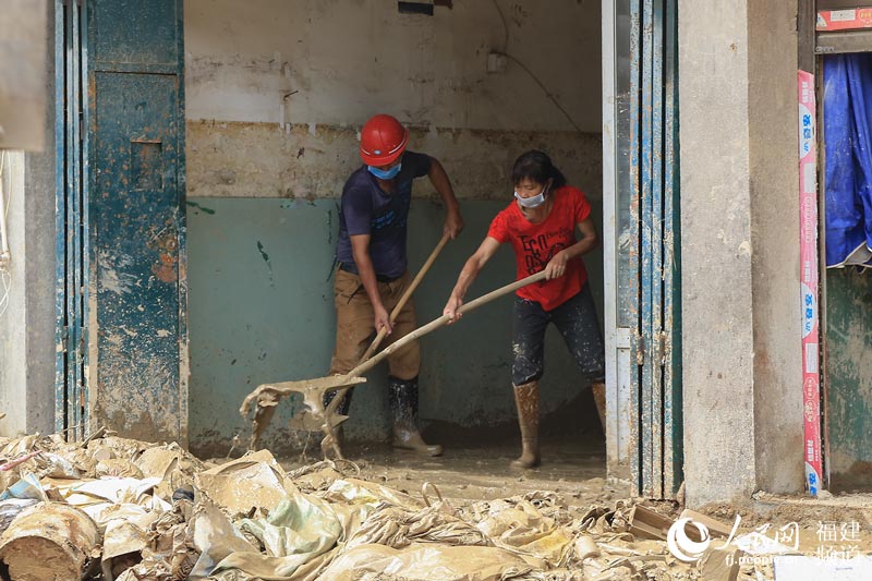 臺風重災區閩清坂東鎮救災搶險正穩步推進(組圖)